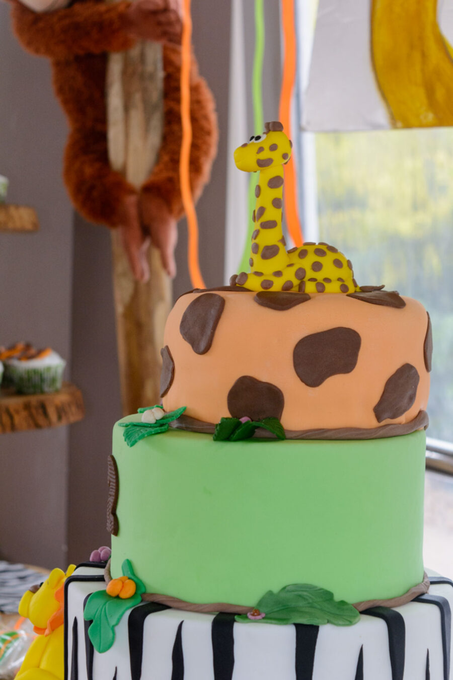 thematiko paidiko party safari candy bar tourta genethlion